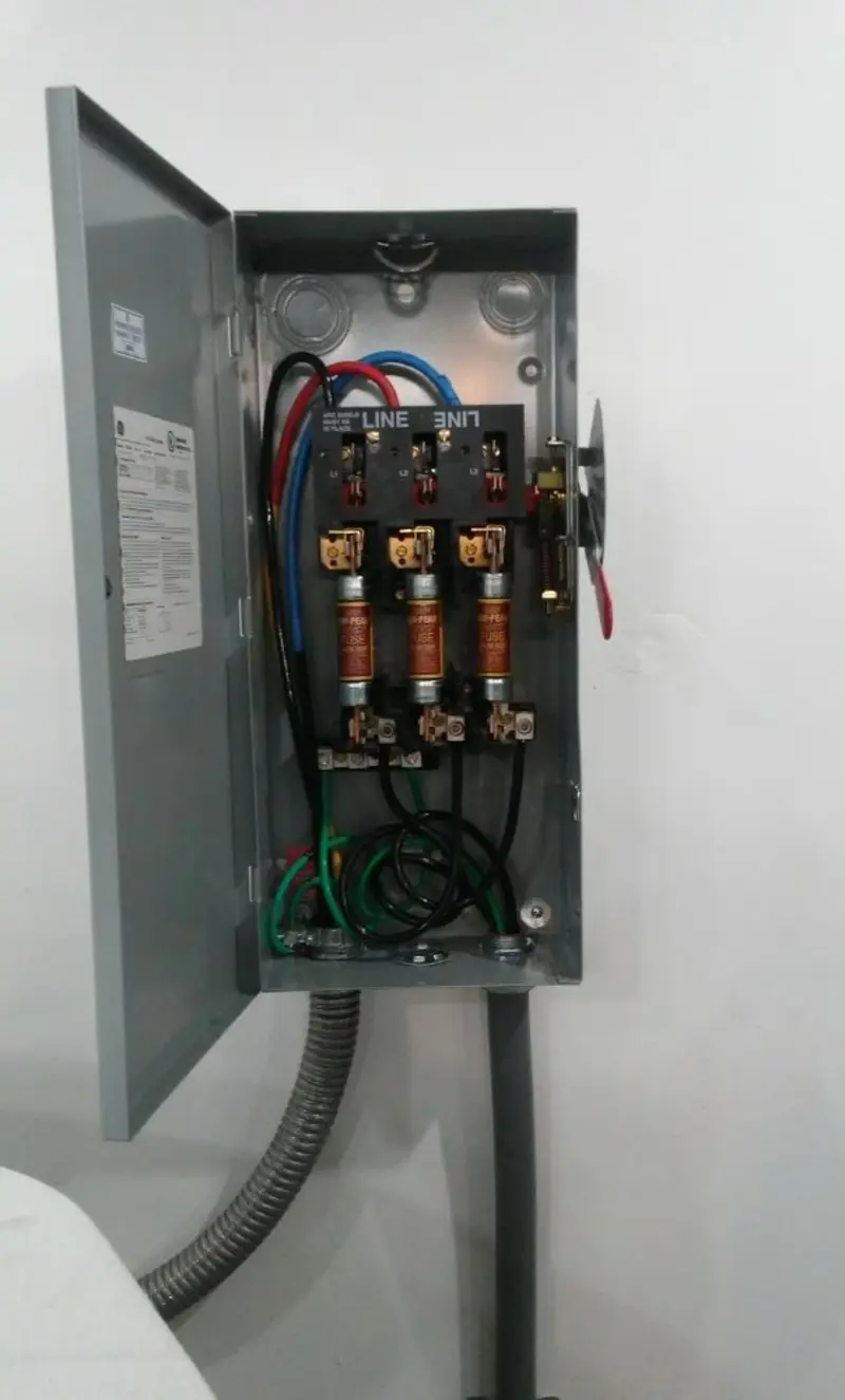 Three-phase disconnect switch installed for Smoke Detector Installation in Pensacola Station